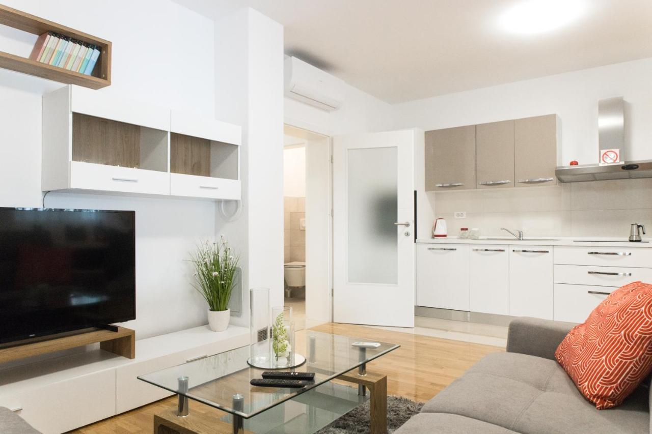 Apartment Zara - Luxury Apartment With Private Pool Exteriör bild